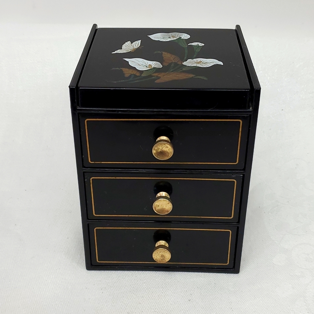 - Vintage Lacquered  jewelry box with mother of pearl calla  inlay made in…